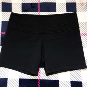 Lululemon reversible Groove shorts size 8